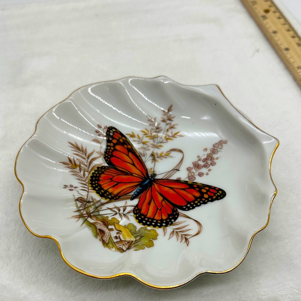 Vintage Scalloped Shell Dish/Bowl, Gold Trimmed w/Large Butterfly, Flowers